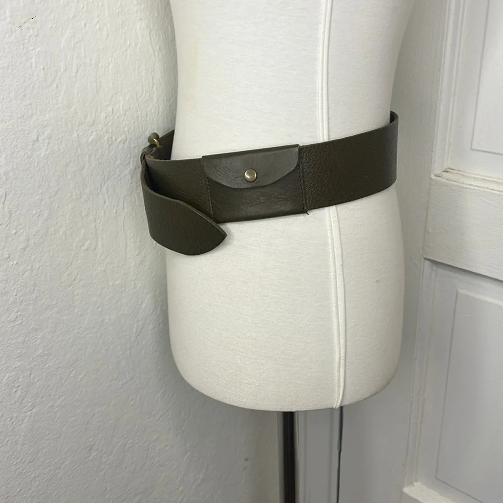 Ann Taylor Olive Green Leather Belt with side pocket Size ML